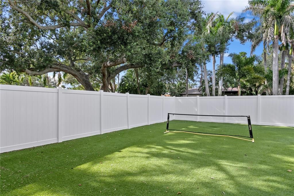 Active With Contract: $2,200,000 (5 beds, 3 baths, 3200 Square Feet)