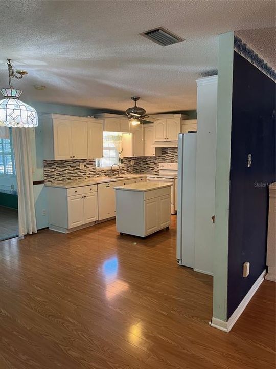 For Sale: $244,000 (2 beds, 2 baths, 1188 Square Feet)