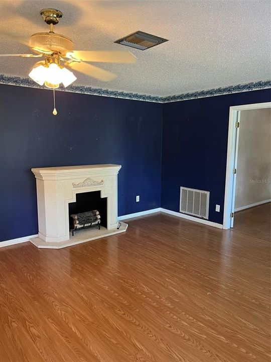 For Sale: $244,000 (2 beds, 2 baths, 1188 Square Feet)