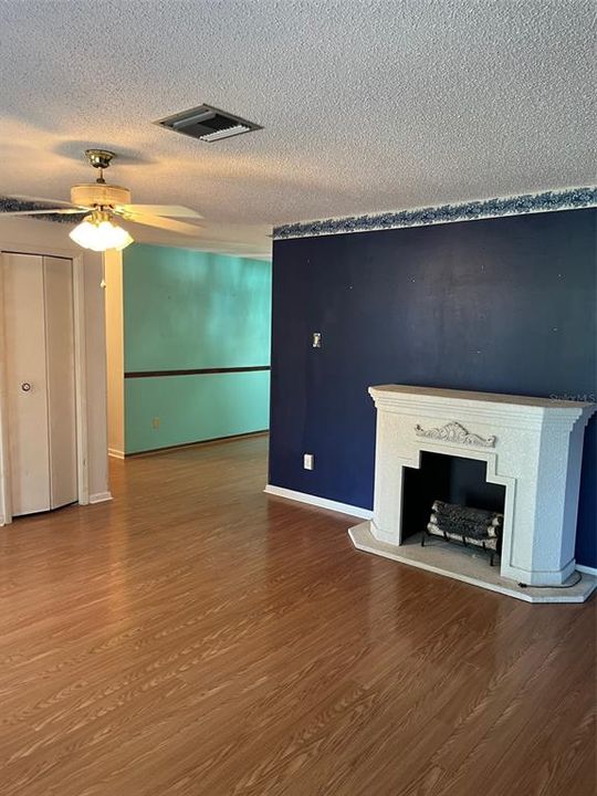 For Sale: $244,000 (2 beds, 2 baths, 1188 Square Feet)