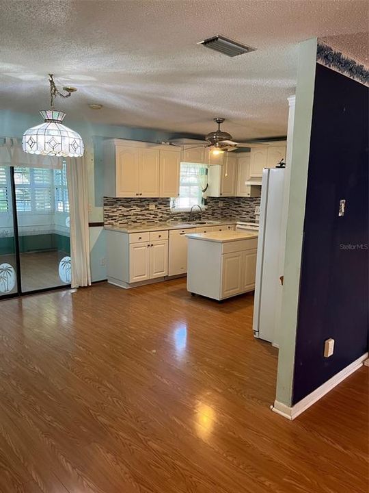 For Sale: $244,000 (2 beds, 2 baths, 1188 Square Feet)