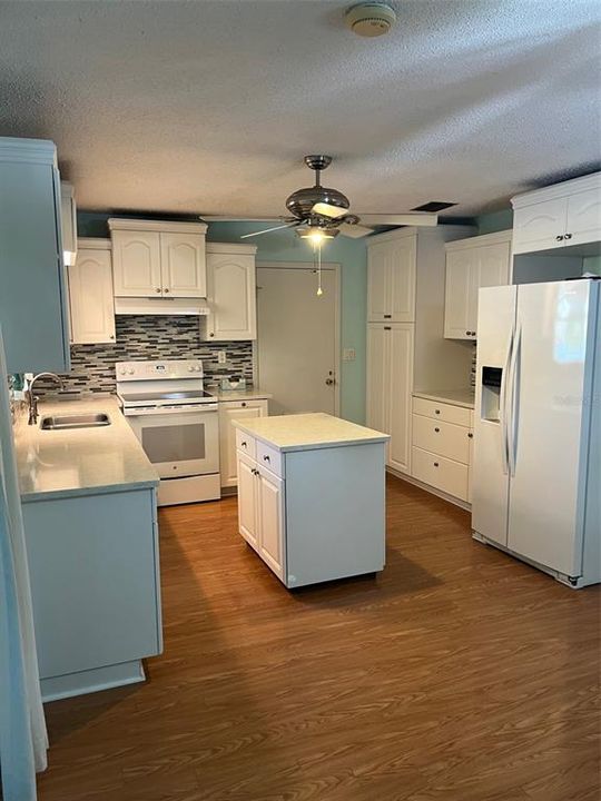 For Sale: $244,000 (2 beds, 2 baths, 1188 Square Feet)