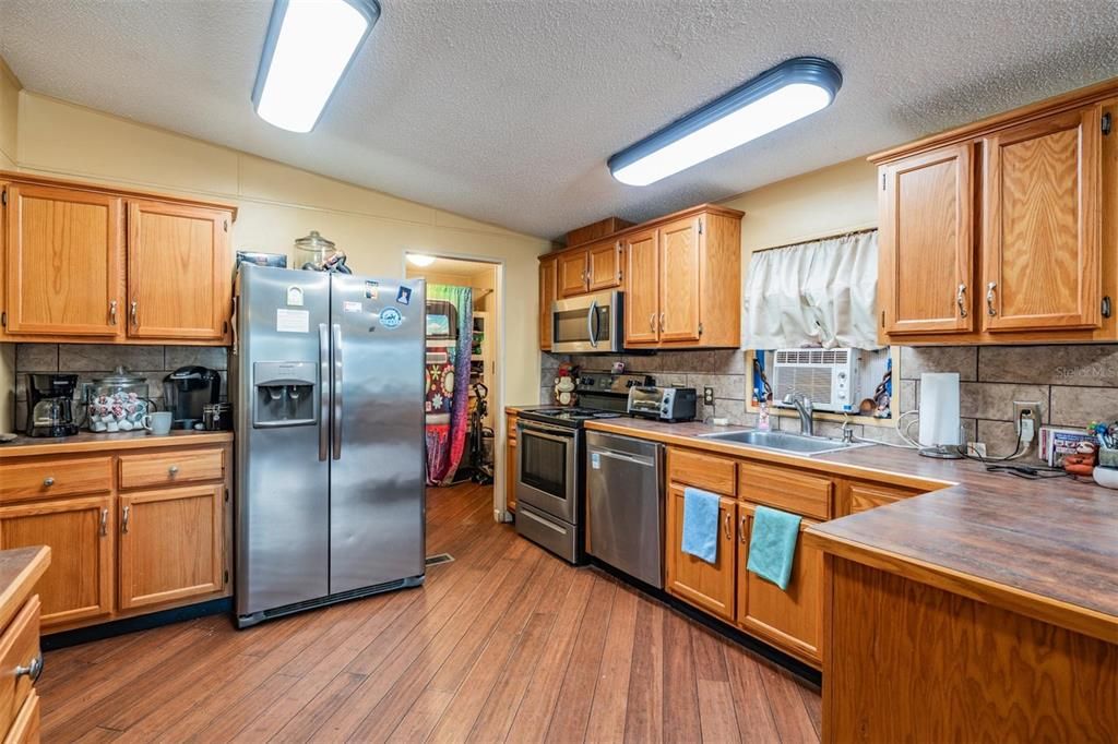 For Sale: $145,000 (2 beds, 2 baths, 1056 Square Feet)