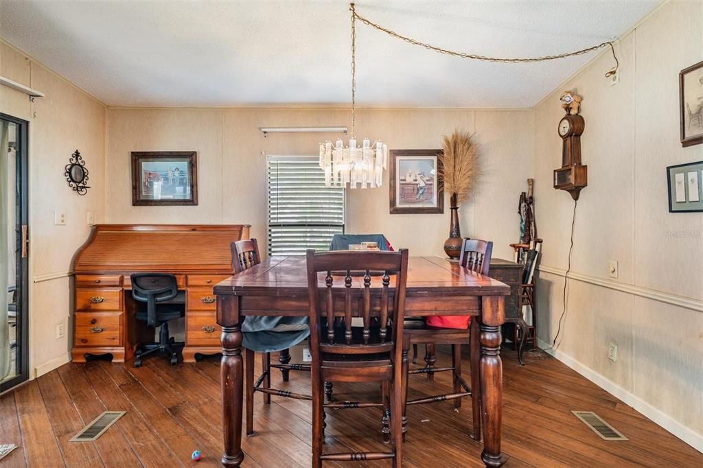 For Sale: $145,000 (2 beds, 2 baths, 1056 Square Feet)