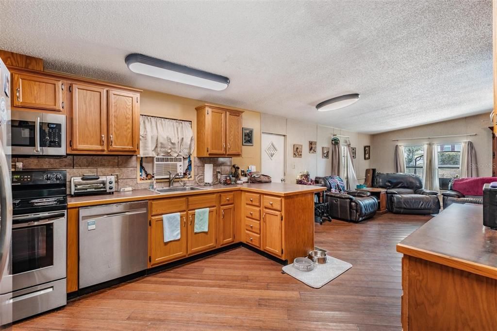 For Sale: $145,000 (2 beds, 2 baths, 1056 Square Feet)