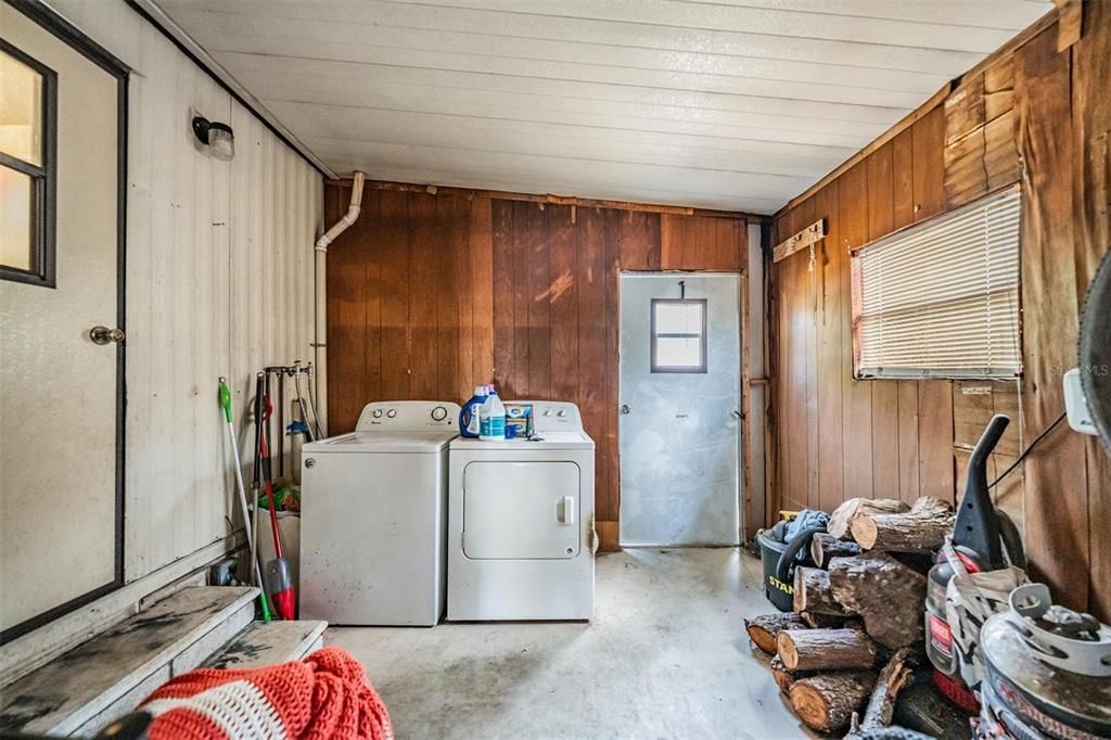 For Sale: $145,000 (2 beds, 2 baths, 1056 Square Feet)