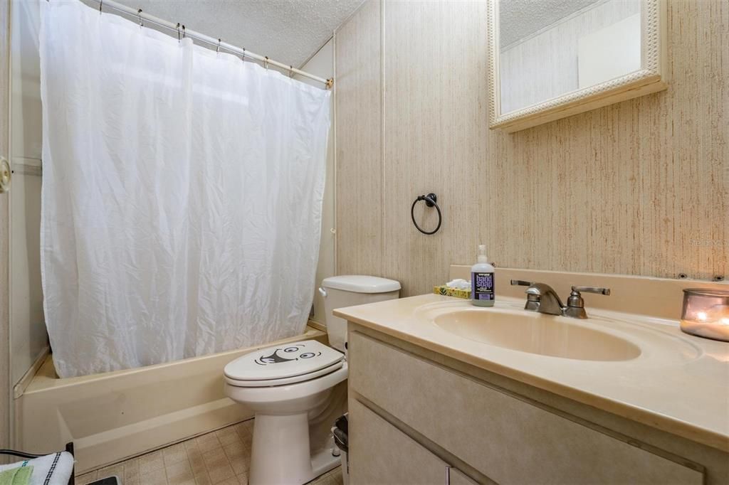 For Sale: $145,000 (2 beds, 2 baths, 1056 Square Feet)