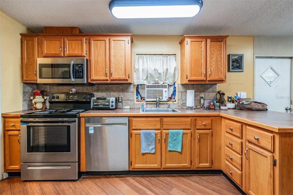 For Sale: $145,000 (2 beds, 2 baths, 1056 Square Feet)
