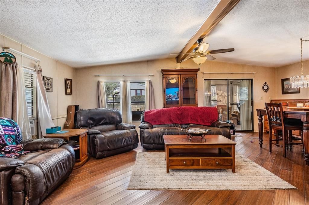 For Sale: $145,000 (2 beds, 2 baths, 1056 Square Feet)