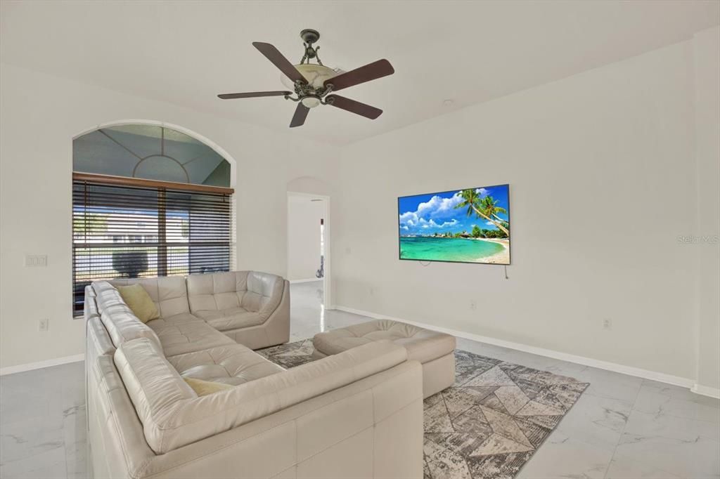 Activo con contrato: $324,900 (2 camas, 2 baños, 1813 Pies cuadrados)