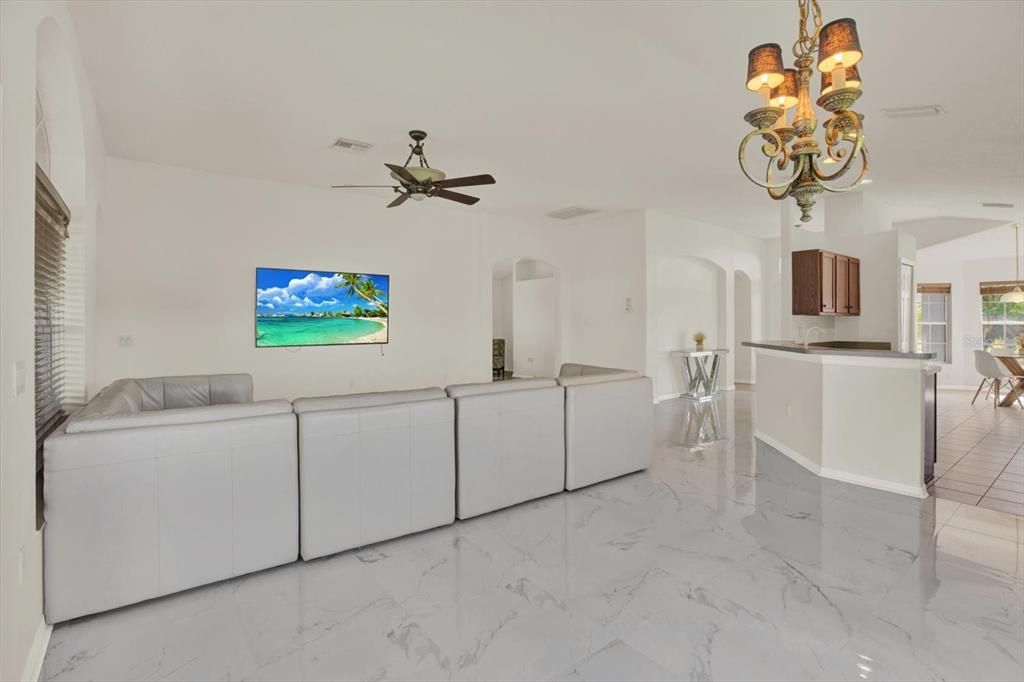 Activo con contrato: $324,900 (2 camas, 2 baños, 1813 Pies cuadrados)