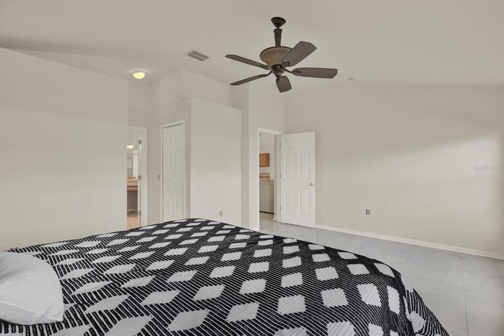 Activo con contrato: $324,900 (2 camas, 2 baños, 1813 Pies cuadrados)