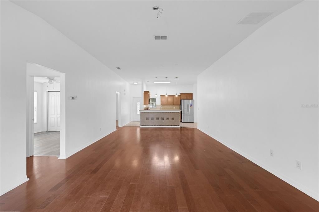 待售: $324,900 (4 贝兹, 2 浴室, 1584 平方英尺)