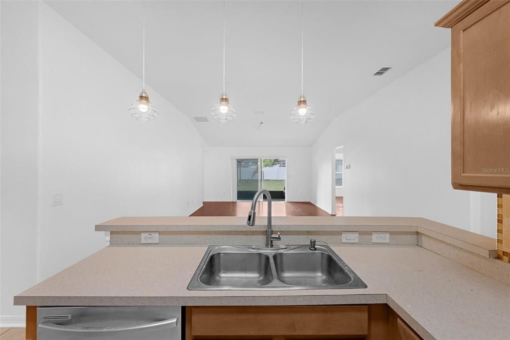 待售: $324,900 (4 贝兹, 2 浴室, 1584 平方英尺)