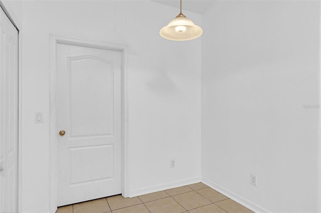 待售: $324,900 (4 贝兹, 2 浴室, 1584 平方英尺)