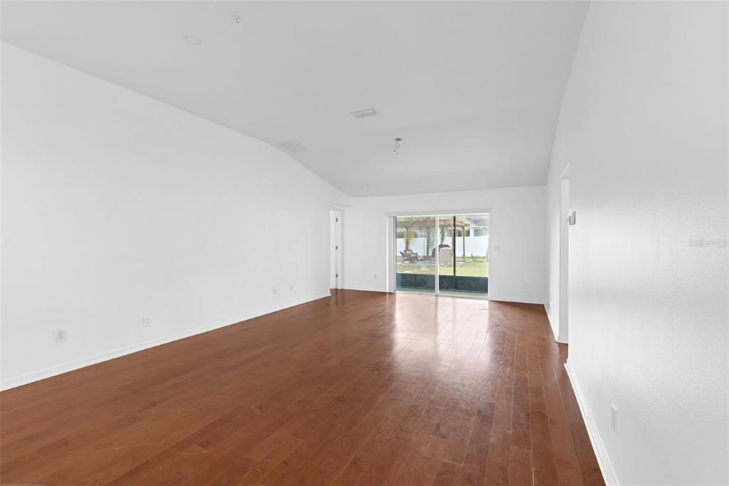 待售: $324,900 (4 贝兹, 2 浴室, 1584 平方英尺)