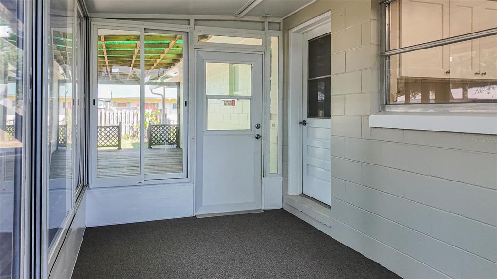 For Sale: $175,000 (2 beds, 1 baths, 1040 Square Feet)