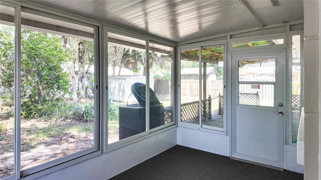 For Sale: $175,000 (2 beds, 1 baths, 1040 Square Feet)