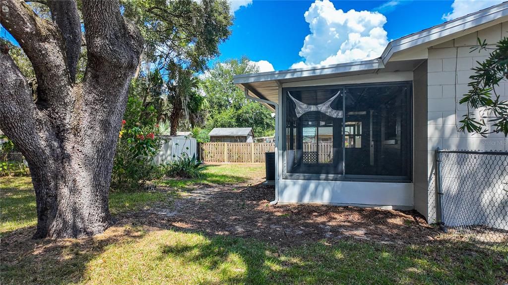 For Sale: $175,000 (2 beds, 1 baths, 1040 Square Feet)