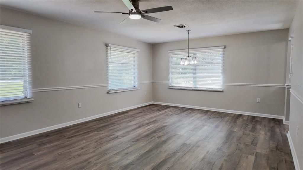 For Sale: $175,000 (2 beds, 1 baths, 1040 Square Feet)