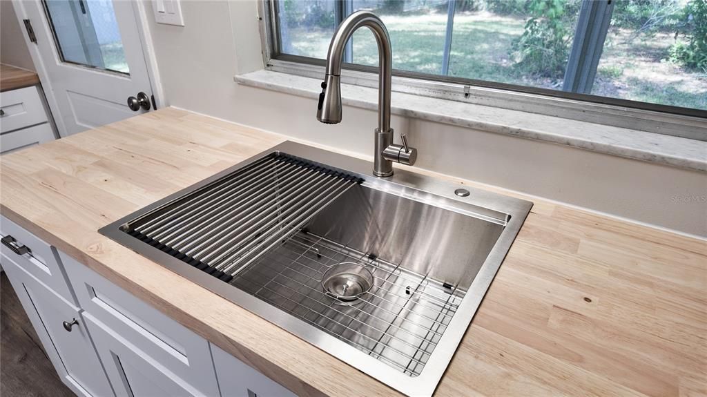 For Sale: $175,000 (2 beds, 1 baths, 1040 Square Feet)