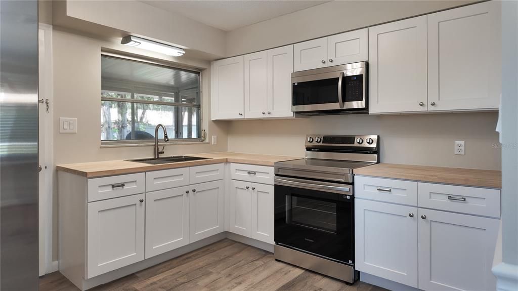 For Sale: $175,000 (2 beds, 1 baths, 1040 Square Feet)