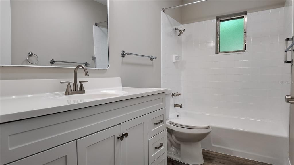 For Sale: $175,000 (2 beds, 1 baths, 1040 Square Feet)