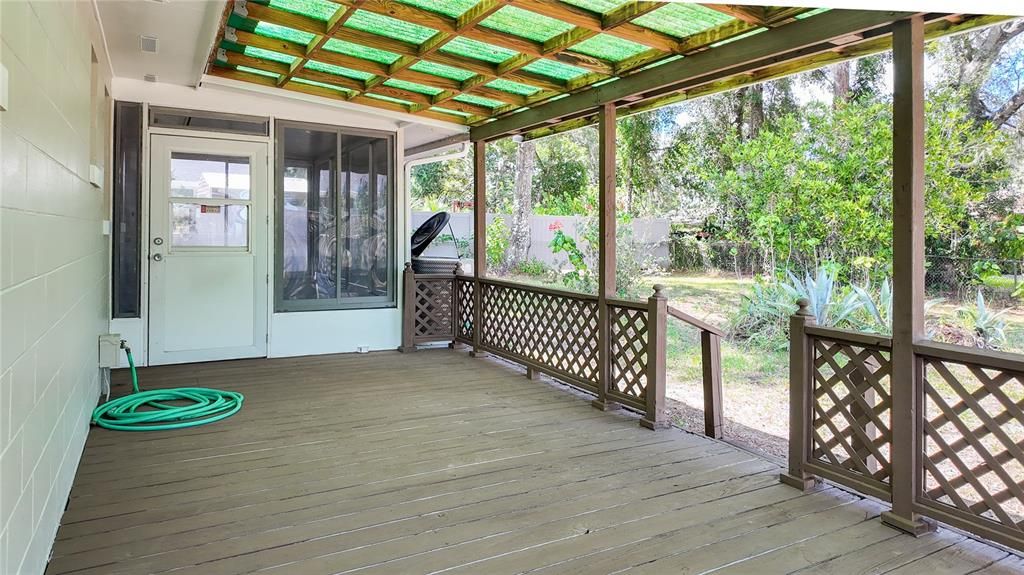 For Sale: $175,000 (2 beds, 1 baths, 1040 Square Feet)