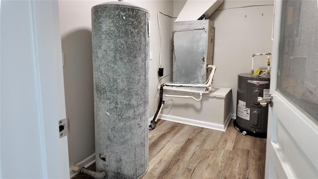 For Sale: $175,000 (2 beds, 1 baths, 1040 Square Feet)