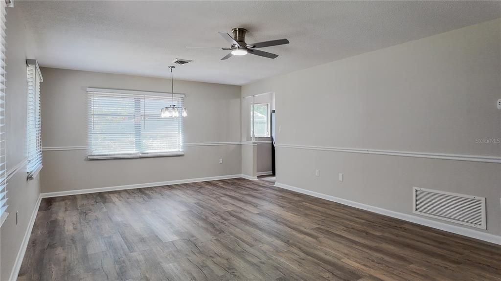 For Sale: $175,000 (2 beds, 1 baths, 1040 Square Feet)