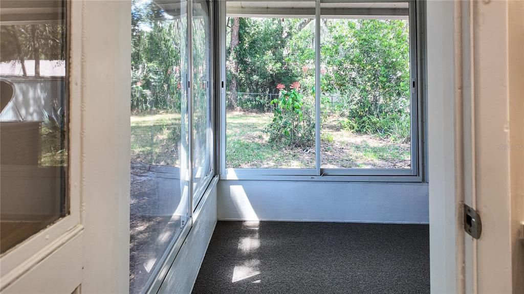 For Sale: $175,000 (2 beds, 1 baths, 1040 Square Feet)