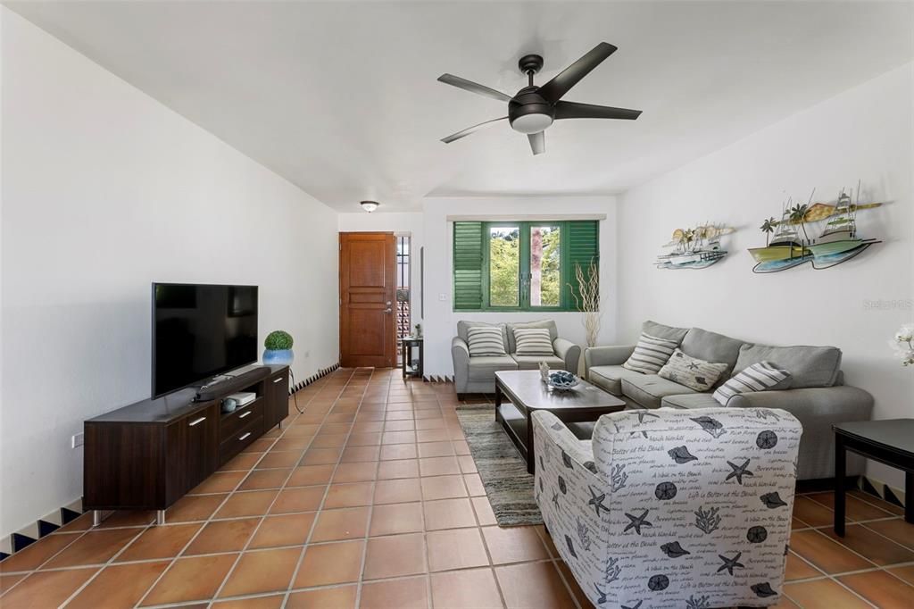 出租: $3,500 (3 贝兹, 2 浴室, 1881.3 平方英尺)