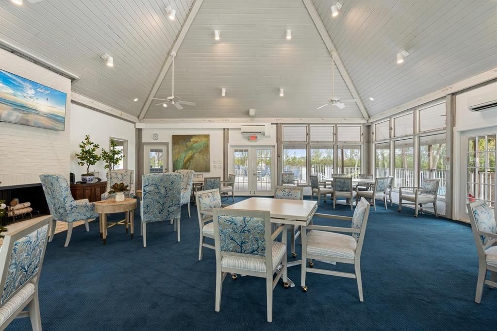 Под контрактом: $400,000 (2 спален, 2 ванн, 1705 Квадратных фут)