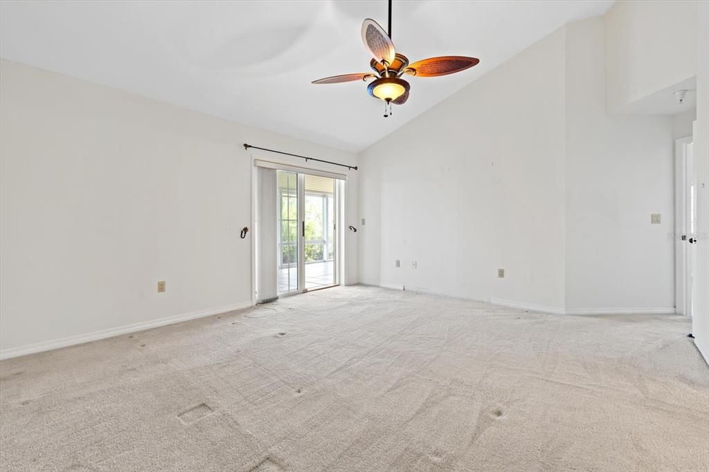 Под контрактом: $400,000 (2 спален, 2 ванн, 1705 Квадратных фут)