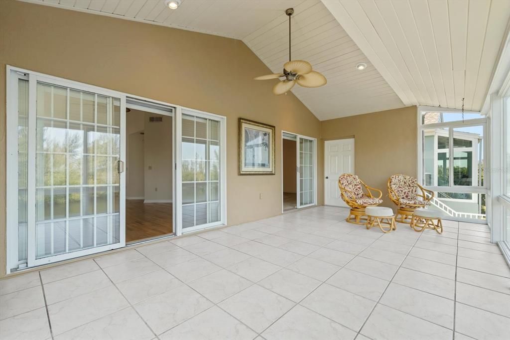 Под контрактом: $400,000 (2 спален, 2 ванн, 1705 Квадратных фут)