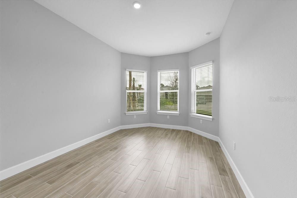 Под контрактом: $1,163,693 (3 спален, 3 ванн, 2375 Квадратных фут)