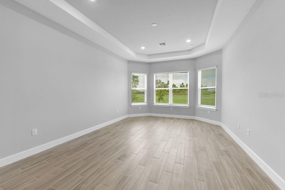 Под контрактом: $1,163,693 (3 спален, 3 ванн, 2375 Квадратных фут)