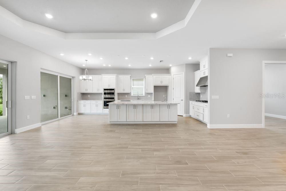 Под контрактом: $1,163,693 (3 спален, 3 ванн, 2375 Квадратных фут)