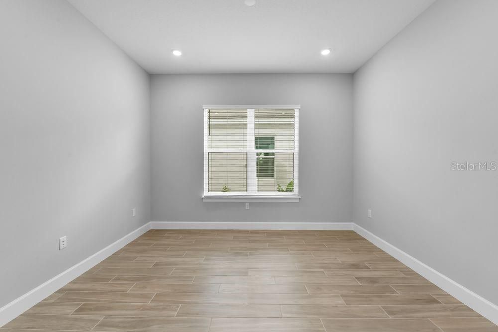 Под контрактом: $1,163,693 (3 спален, 3 ванн, 2375 Квадратных фут)