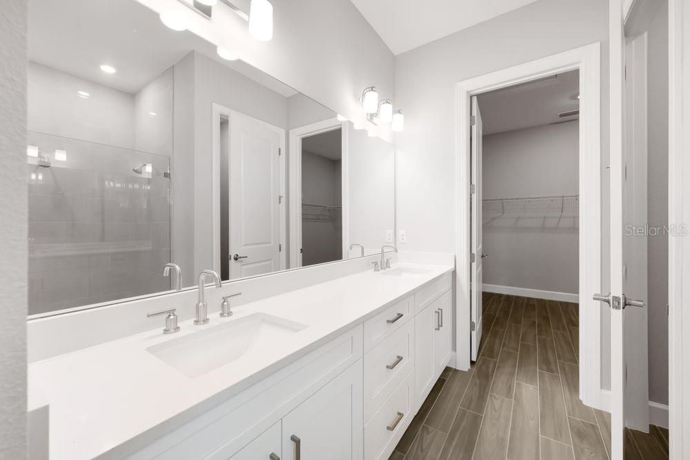 Под контрактом: $1,163,693 (3 спален, 3 ванн, 2375 Квадратных фут)