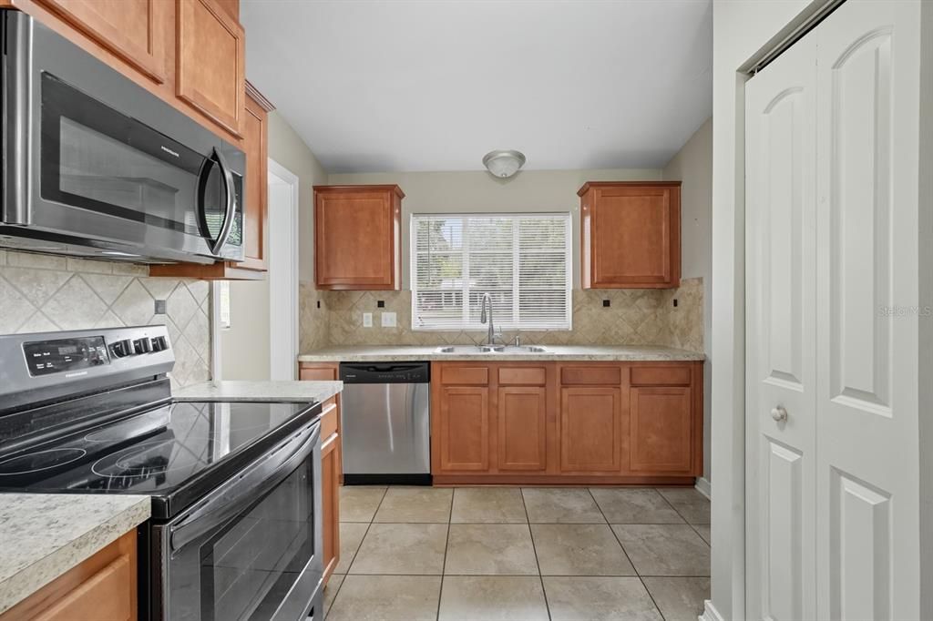 For Sale: $289,000 (3 beds, 2 baths, 1472 Square Feet)