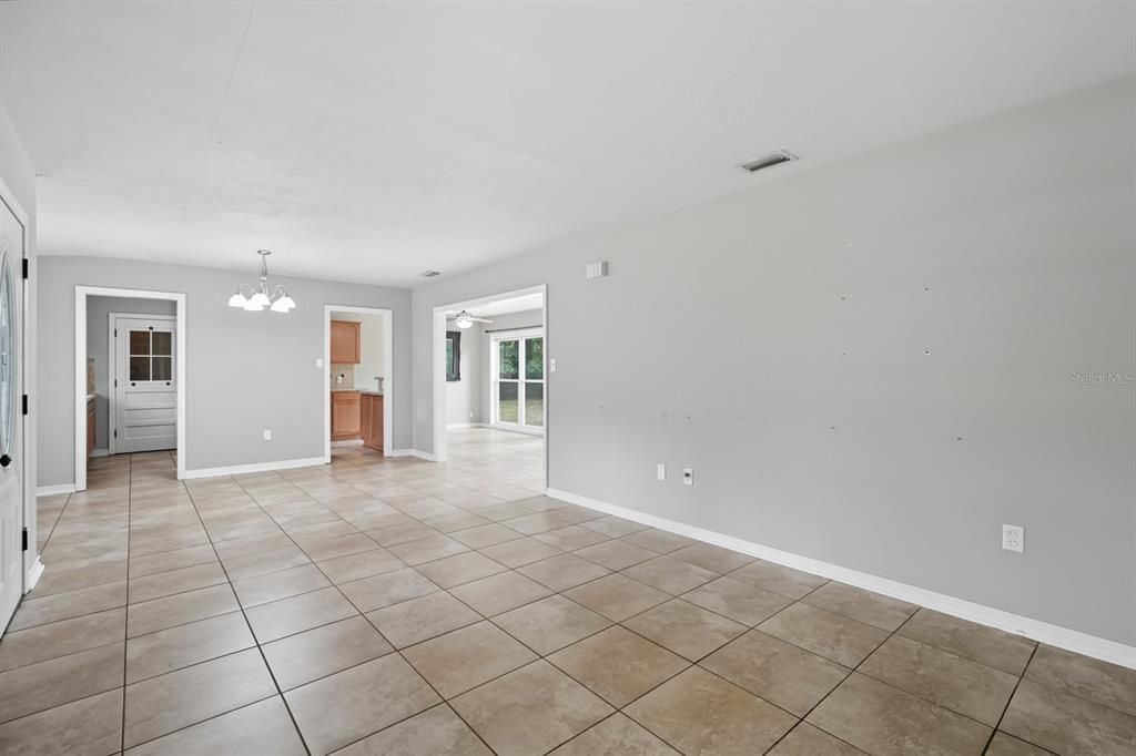 For Sale: $289,000 (3 beds, 2 baths, 1472 Square Feet)