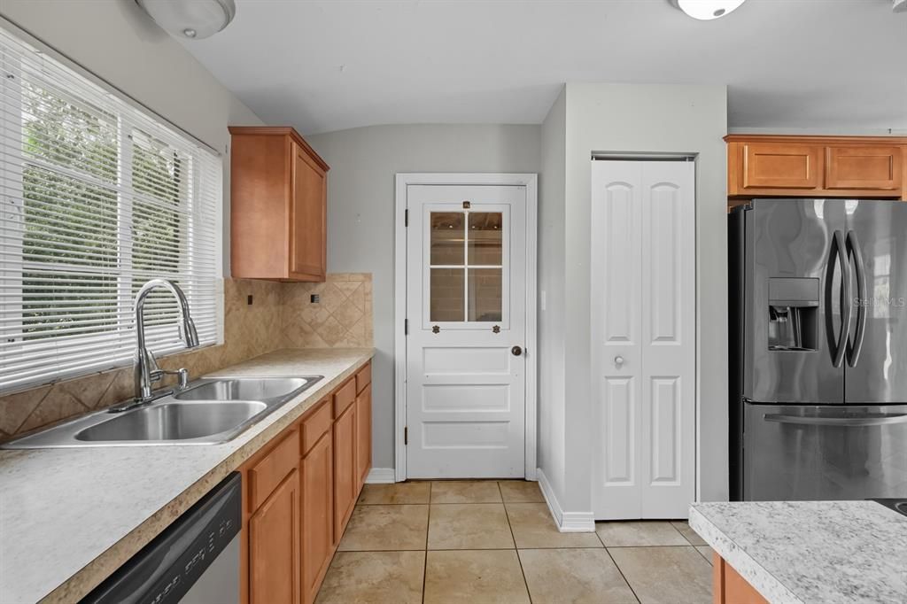 For Sale: $289,000 (3 beds, 2 baths, 1472 Square Feet)