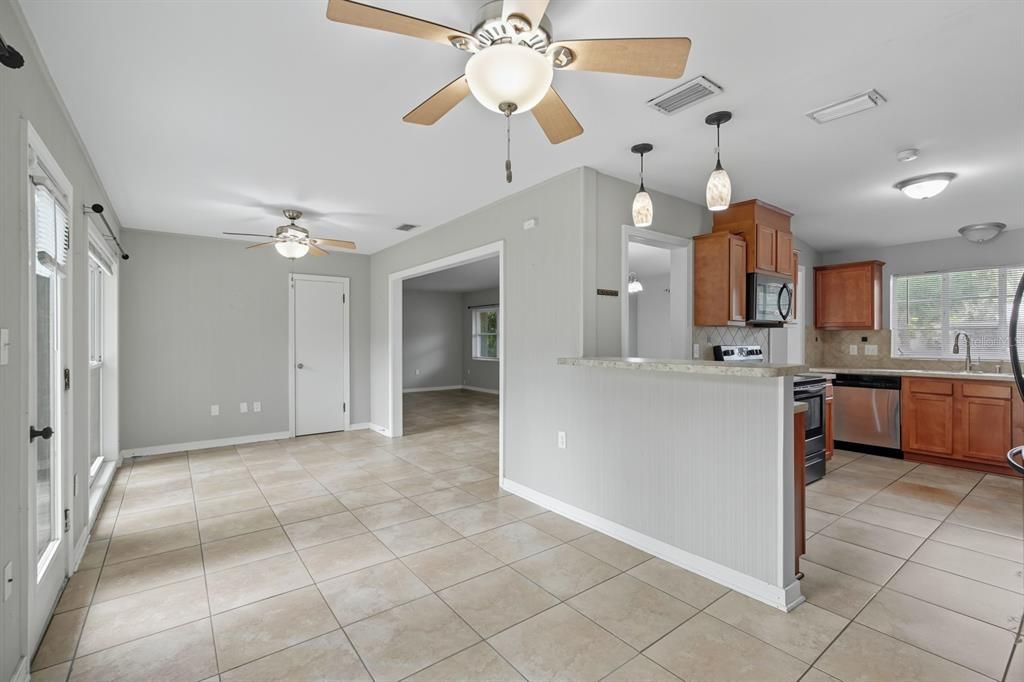 For Sale: $289,000 (3 beds, 2 baths, 1472 Square Feet)