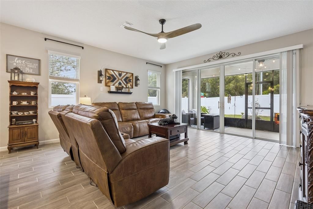 待售: $375,000 (4 贝兹, 3 浴室, 2291 平方英尺)