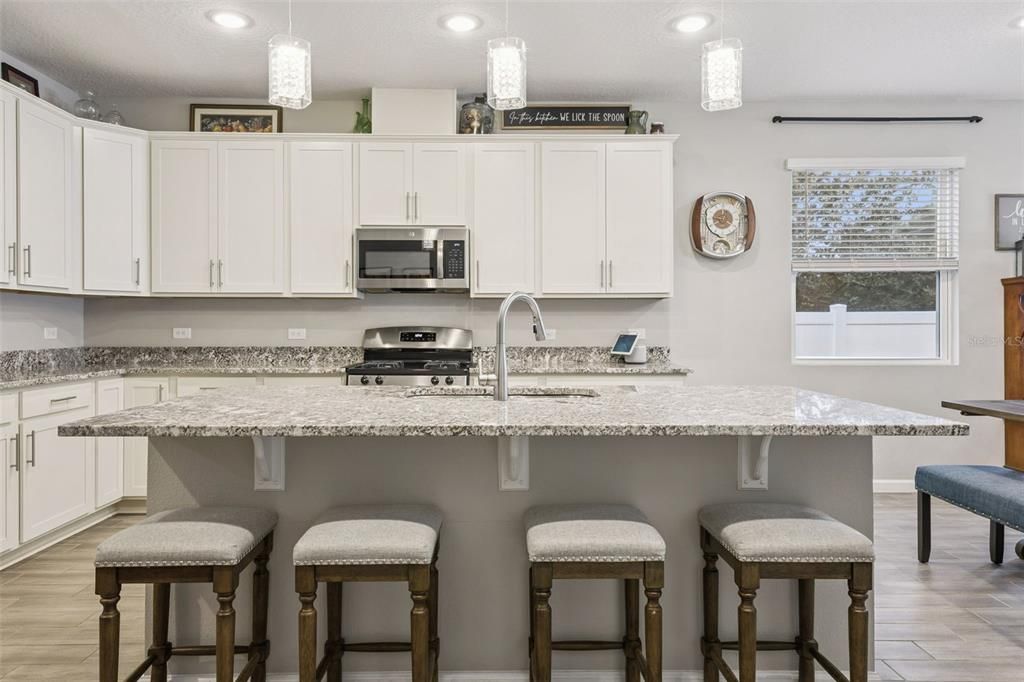 待售: $375,000 (4 贝兹, 3 浴室, 2291 平方英尺)