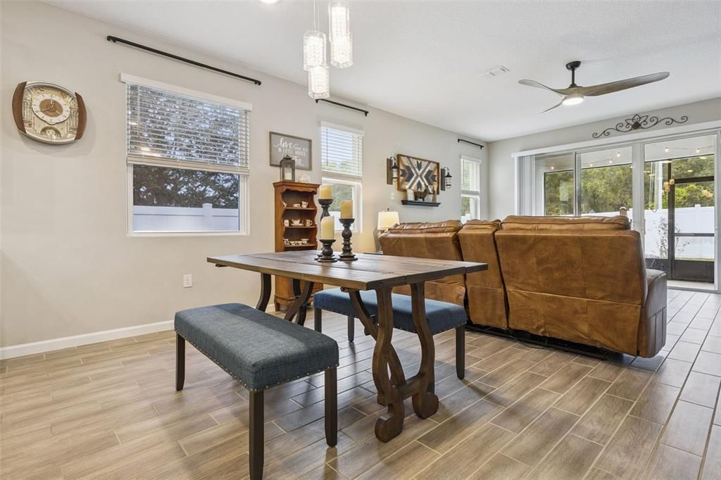 待售: $375,000 (4 贝兹, 3 浴室, 2291 平方英尺)