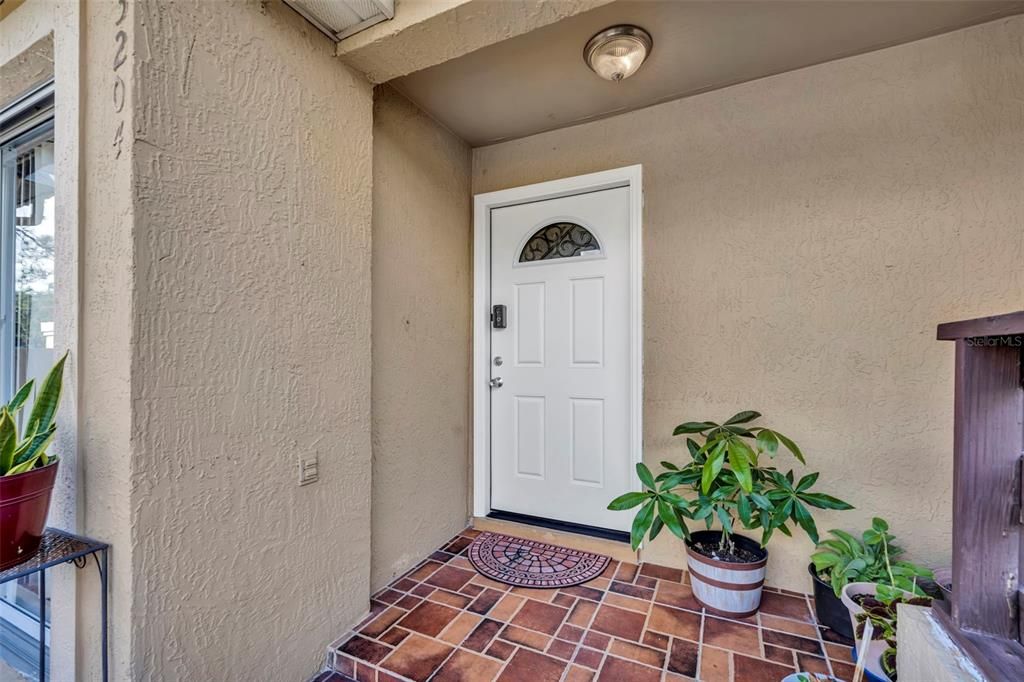 На продажу: $250,000 (2 спален, 2 ванн, 952 Квадратных фут)