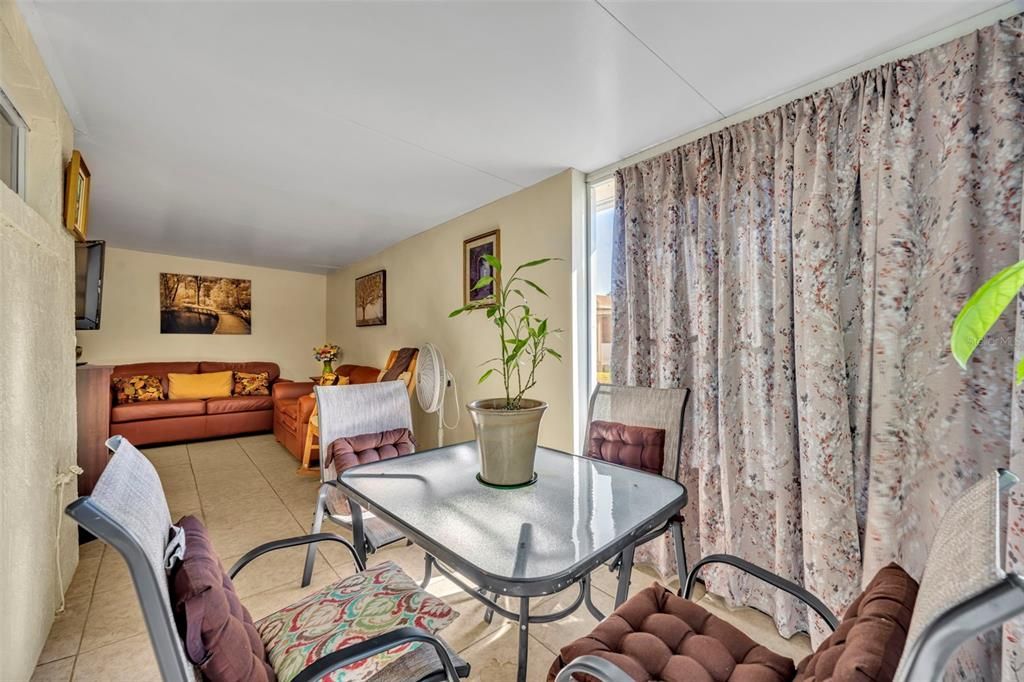 На продажу: $250,000 (2 спален, 2 ванн, 952 Квадратных фут)