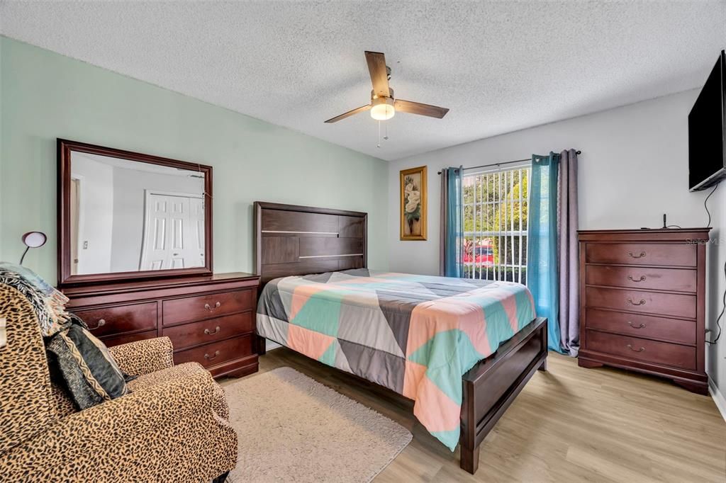 На продажу: $250,000 (2 спален, 2 ванн, 952 Квадратных фут)